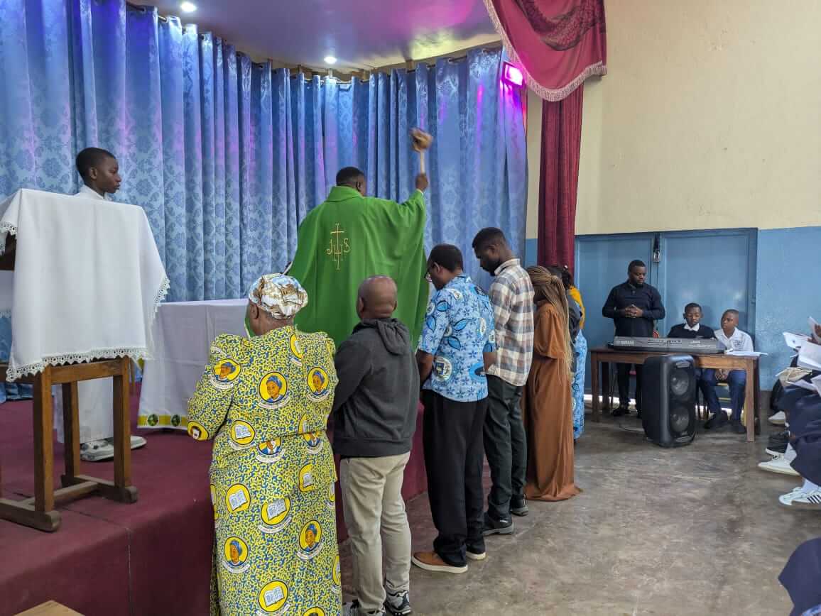 🙏 MESSE D’ENVOI EN MISSION DES CATÉCHISTES AU LYCÉE CIREZI — photo 4 sur 5